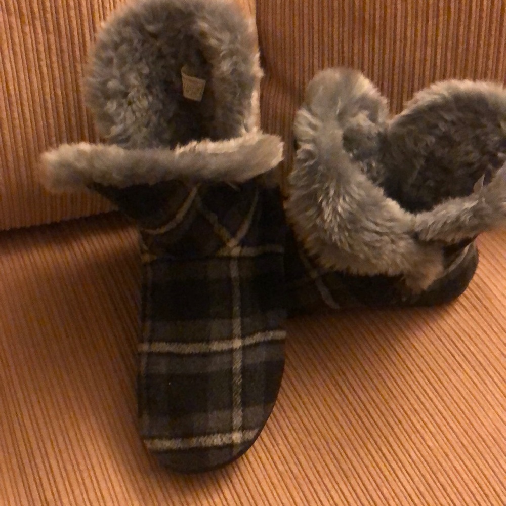 Vionic Kari slippers